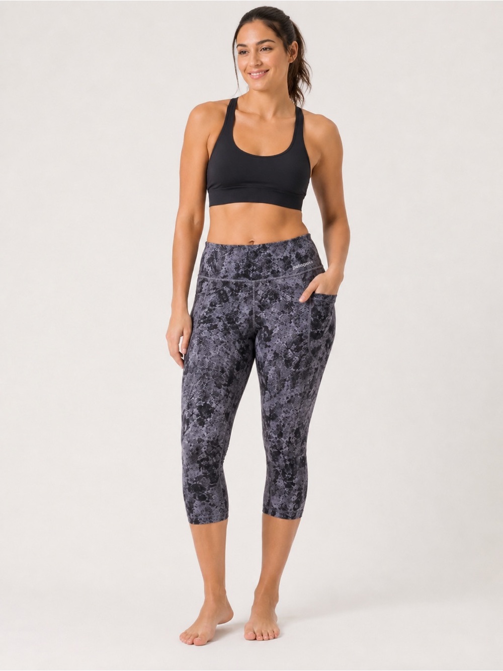 Patagonia Cropped Yoga Leggings Gray Black Abstract Print Athletic Capri Pants